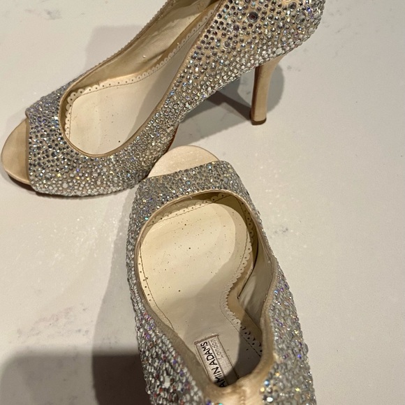 Brand Benjamin Adams Color Ivory Duchesse Silk. - Picture 8 of 10